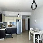 Seaview Apartment! Public Parking Near The App!