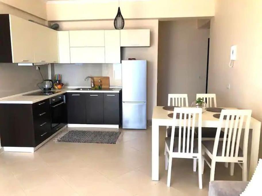 Seaview Apartment! Public Parking Near The App! Saranda