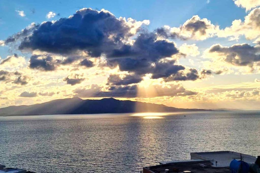 Seaview Apartment! Public Parking Near The App! Saranda