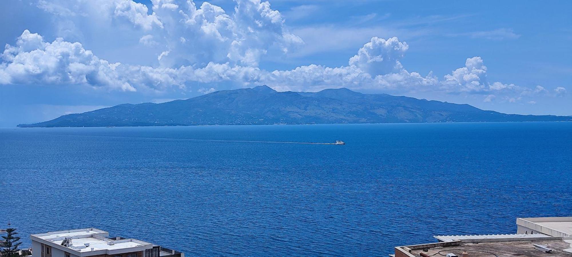 Seaview Apartment! Public Parking Near The App! Apartament