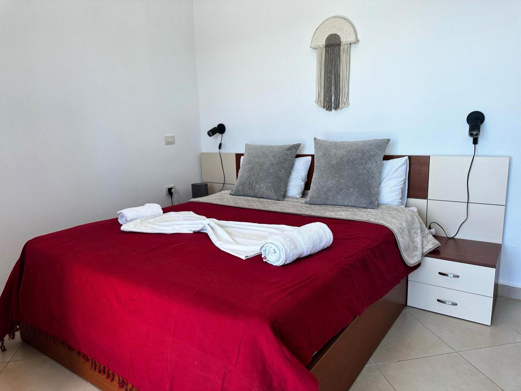 Seaview Apartment! Public Parking Near The App! * Saranda